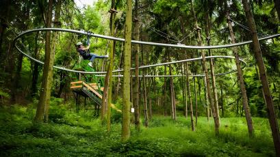 Rừng Rậm băng qua Zipline tròn (tàu lượn nguyên tử)