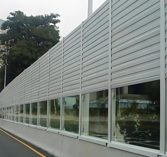 Rào cản âm thanh kính nhiều lớp trong suốt cho những con đường tuyệt đẹp