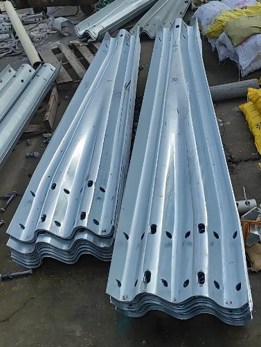 Gia cố đường cong núi sóng lan can