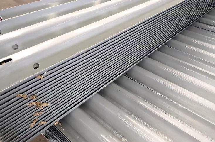 Kinh Tế nông thôn thấp-carbon thép sóng hộ Lan Tôn sóng