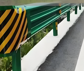 Pagar Pembatas Bergelombang Sinar Thrie Jalan Desa