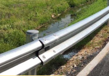 Rambarde ondulée de <span>Bas</span>-profil de route rurale