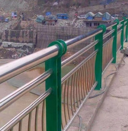 Coastal Corrosion-Resistant Duplex Steel Corrugated Guardrail