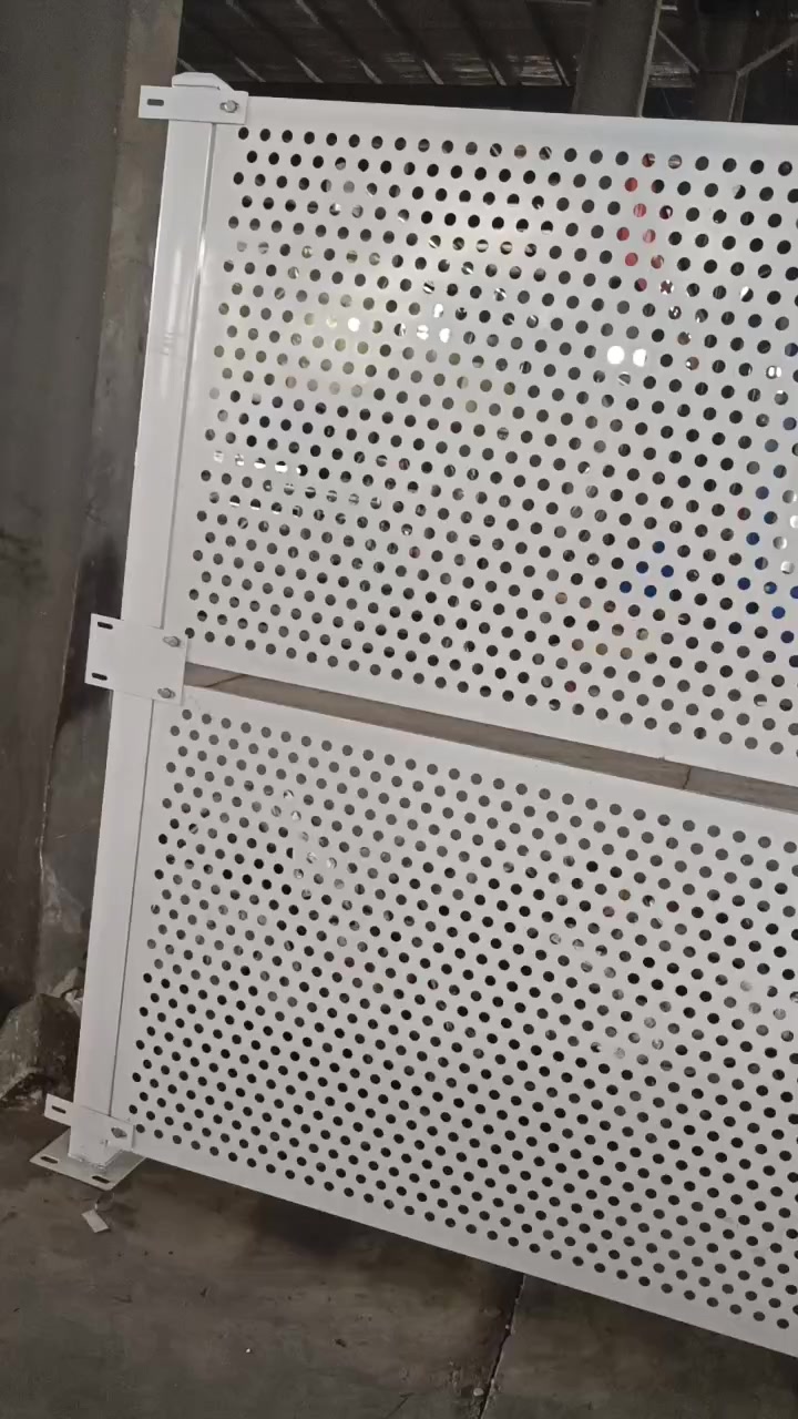 Jala Keamanan Berlubang Galvanis Celup Panas untuk Infrastruktur Kota