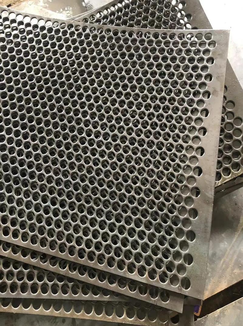 Tấm đục lỗ chịu mài mòn bằng thép carbon nặng