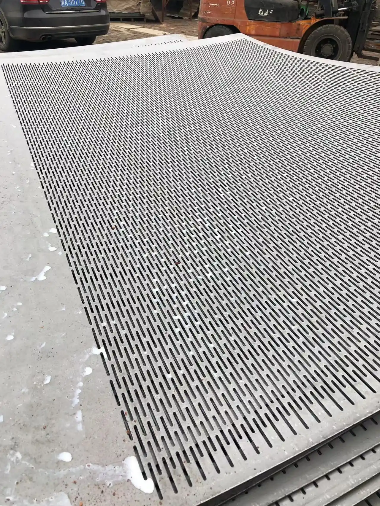 Panel Casing Berlubang Dekoratif Paduan Aluminium Berlapis PVDF