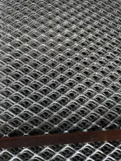 Jaring Berlubang Tugas Berat Baja Karbon Galvanis Hot-Dip