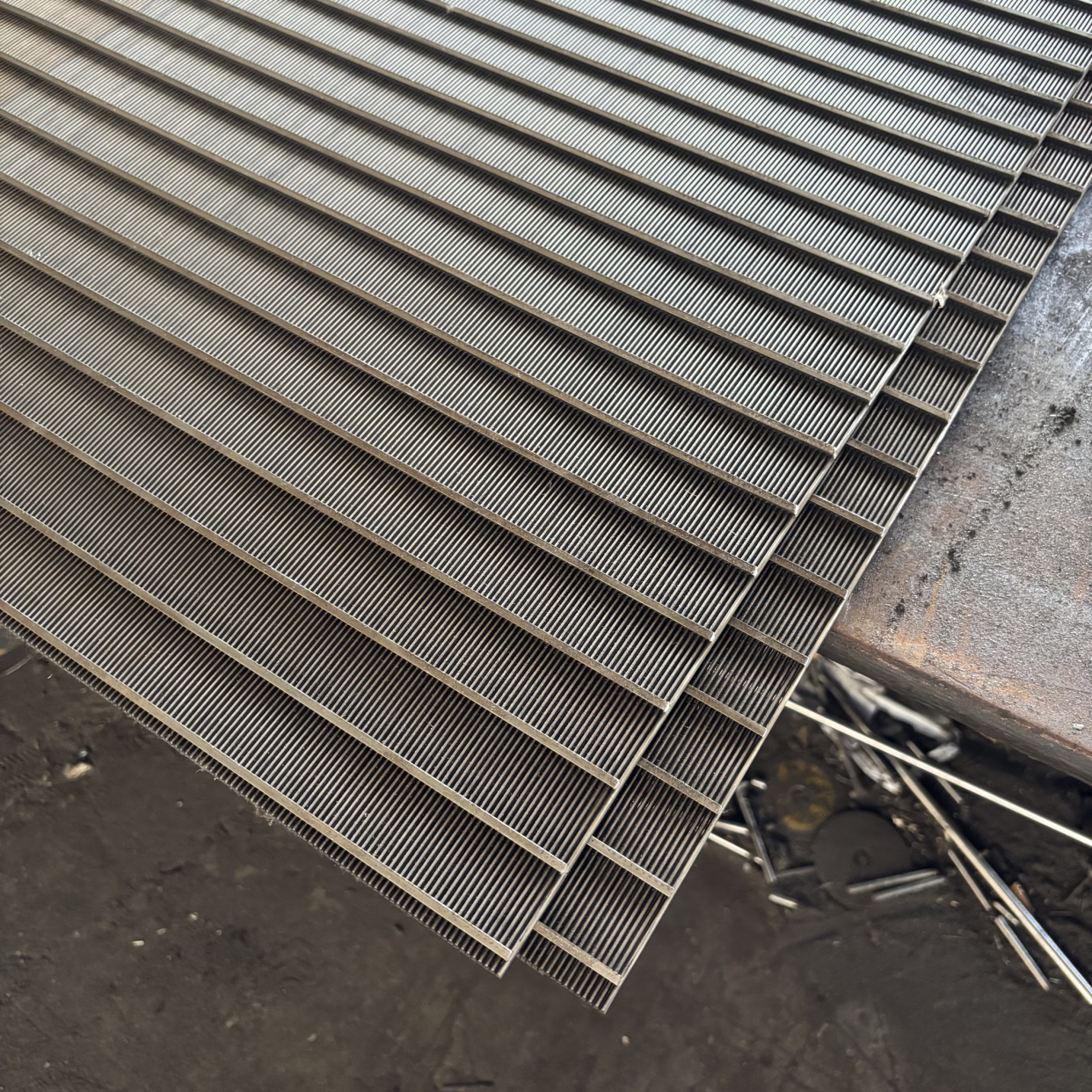 Màn hình dây nêm chịu mài mòn nặng cho khai thác mỏ