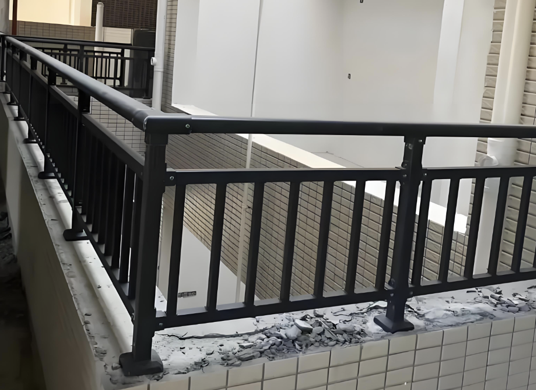 Balkon Anak, Pagar Besi Anti Jatuh Yang Aman untuk Anak-anak