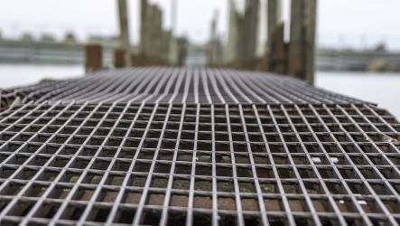 Caillebotis en acier <span>plate</span>-forme industrielle robuste