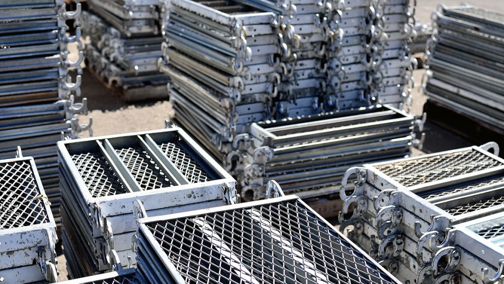 ตะแกรงเหล็กขั้นบันได