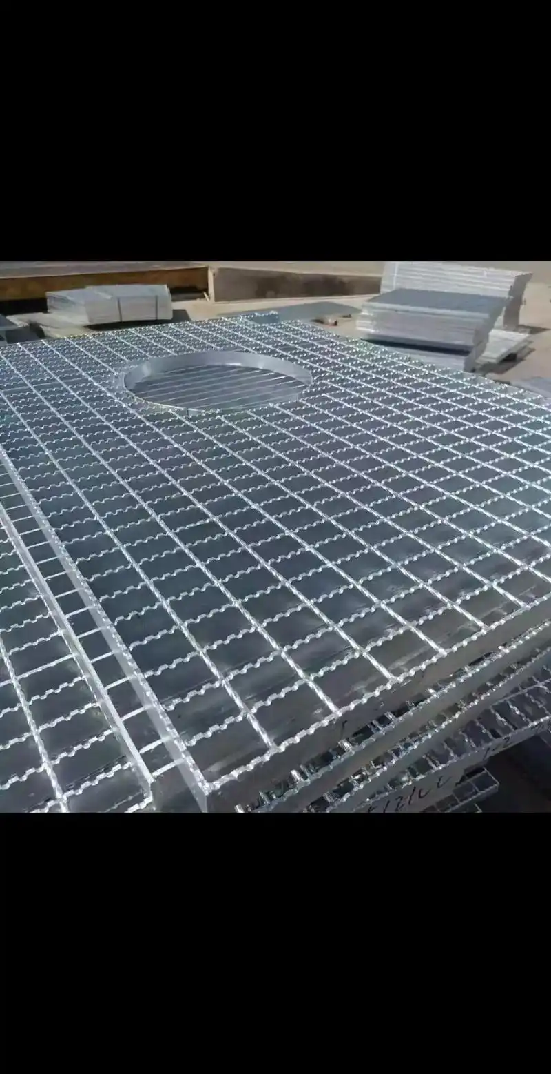 Tapak Tangga Kisi Baja Bergerigi