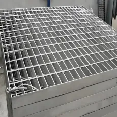 ตะแกรงเหล็กเชื่อมแบบเสียบปลั๊ก (ฝาครอบร่อง)