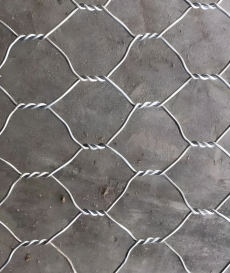 Filet de protection des pentes en fil d’acier flexible et actif