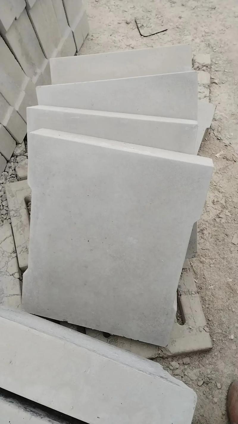 Couverture de tranchée préfabriqués en béton polymère