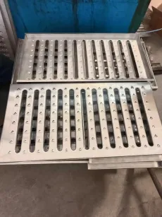 Dễ uốn sắt chống trộm mương Bìa