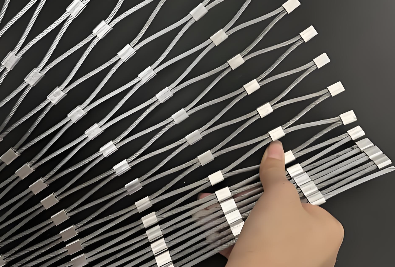 ตาข่ายป้องกันการตกสแตนเลสแบบพกพาพับได้สำหรับการก่อสร้างชั่วคราว