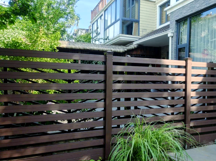 วิลล่า WPC คอมโพสิตรั้วไม้เทียม