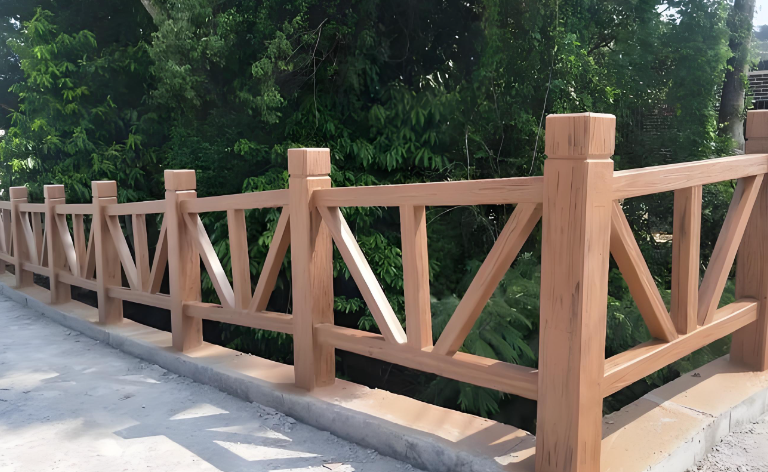 Pagar Taman Kayu Imitasi Diperkuat Resin