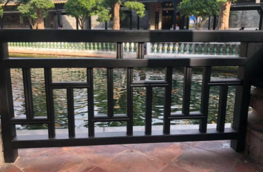 <span>Balustrades</span> en bois d'imitation de cour d'alliage d'aluminium