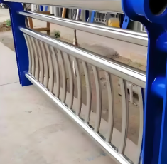 风景ナイロンローラーガードレール