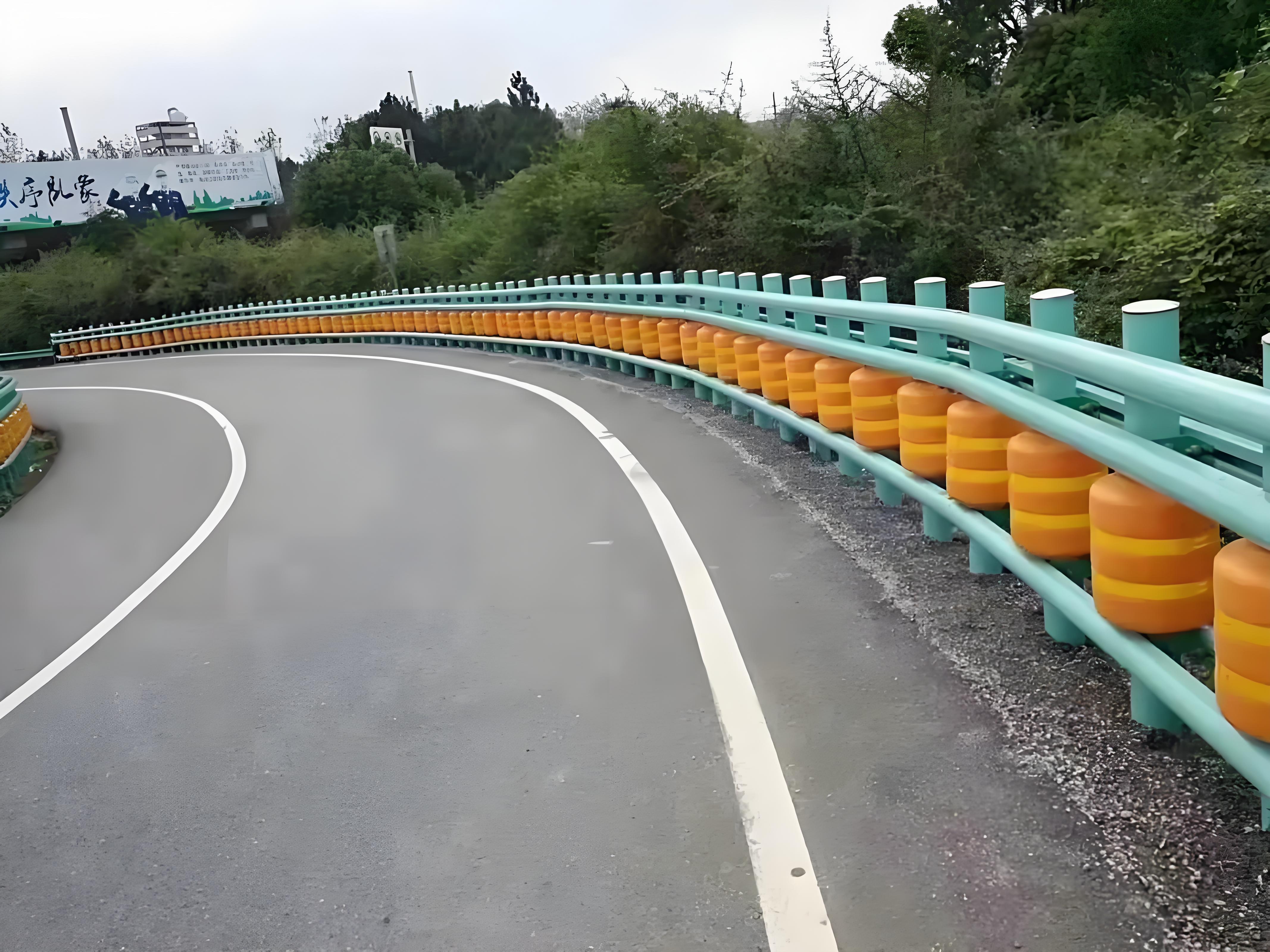 Pagar Roda Tahan Ledakan Luar Ruangan