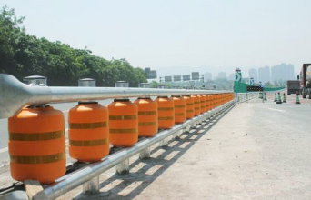 Nhà kho công nghiệp trống <span>guardrail</span>