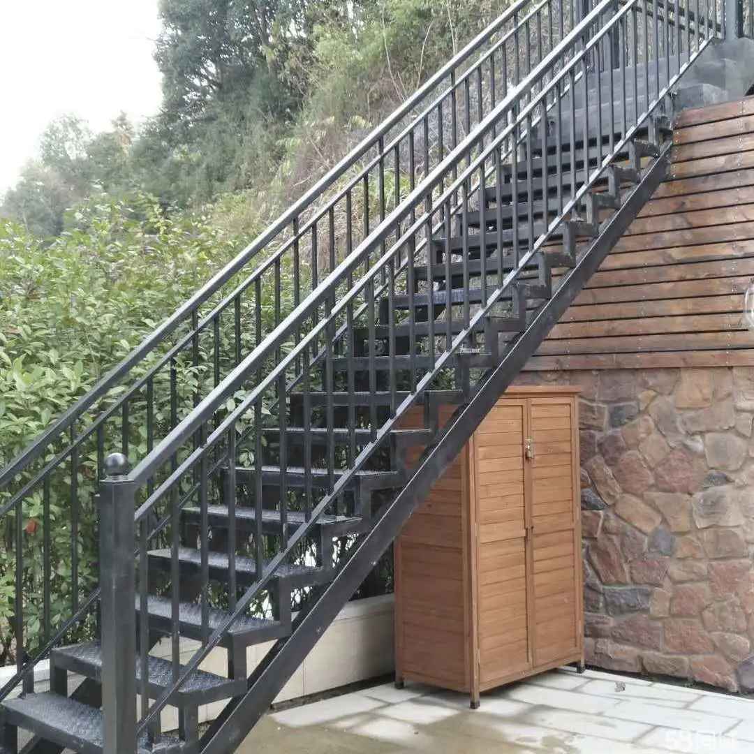 Bandes de roulement d'escalier antidérapantes en acier galvanisé