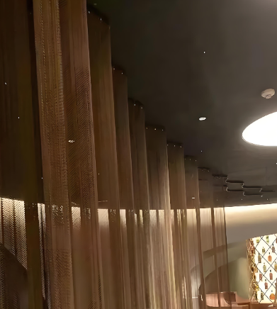 Rideau métallique décoratif en laiton