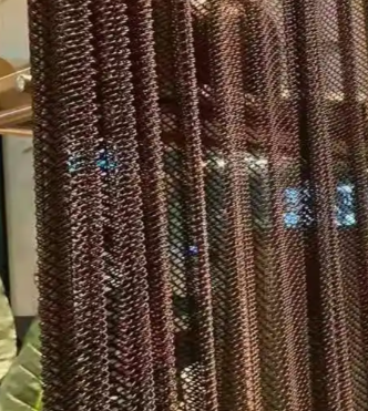 Rideau métallique de présentation en acier inoxydable 316L brossé