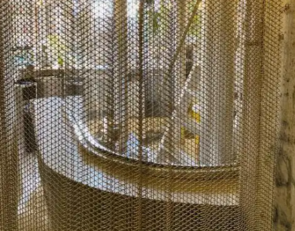 Rideau métallique extérieur anti-vent et résistant aux UV