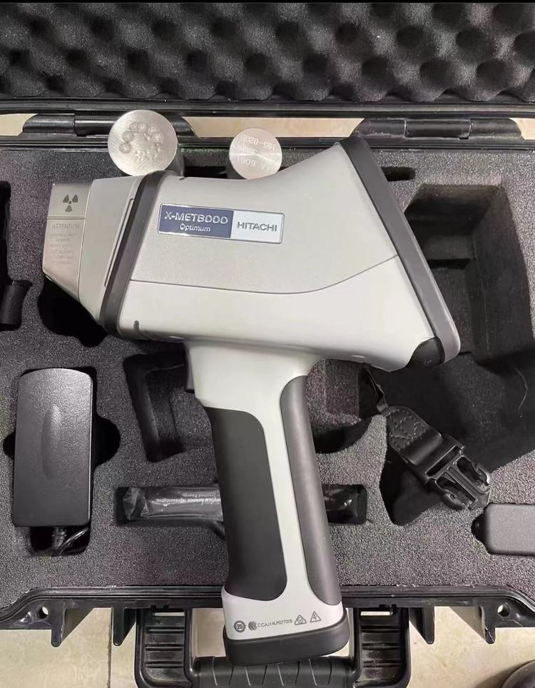 Handheld X-Ray Fluorescence Spectrometer for Field Detection