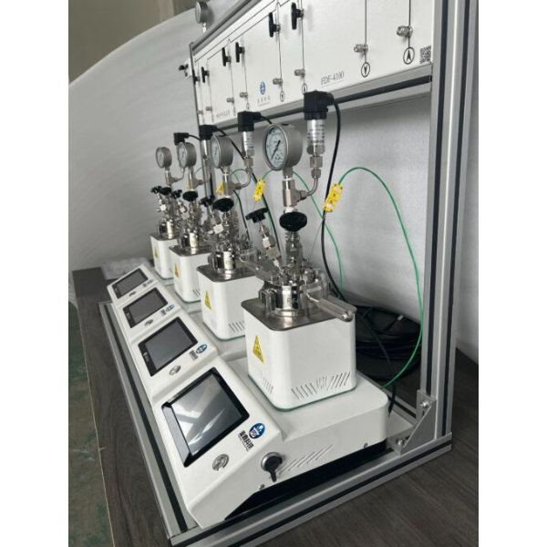 Réacteur de laboratoire parallèle à 4 stations