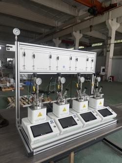 4-Station Parallel Laboratory <span>Reactor</span>