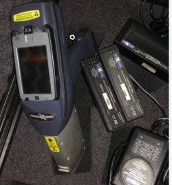 Appareil de <span>contrôle</span> portatif tenu dans la main d'activité de catalyseur