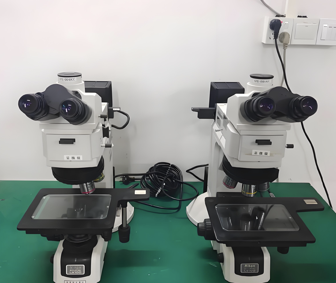 Mikroskop Metalurgi Pengajaran Vertikal