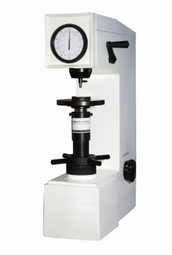 <span>Testeur</span> de dureté Rockwell à banc