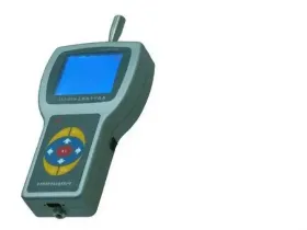 Compteur de particules laser tenu dans la main