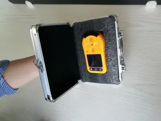 Monitor Online Isolasi Tegangan Tinggi Terpasang Di Dinding