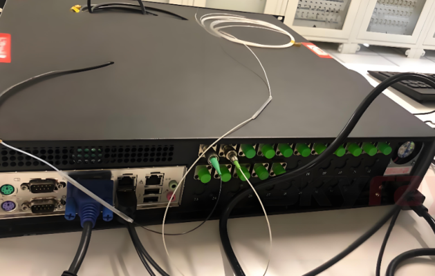 Inclinomètre à réseau de Bragg à fibre optique haute précision