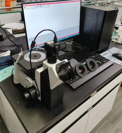 กล้องจุลทรรศน์โลหะวิทยาเลเซอร์แบบตั้งโต๊ะ