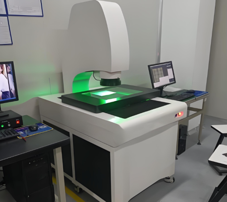 Instrument de mesure d'image optique à grande course