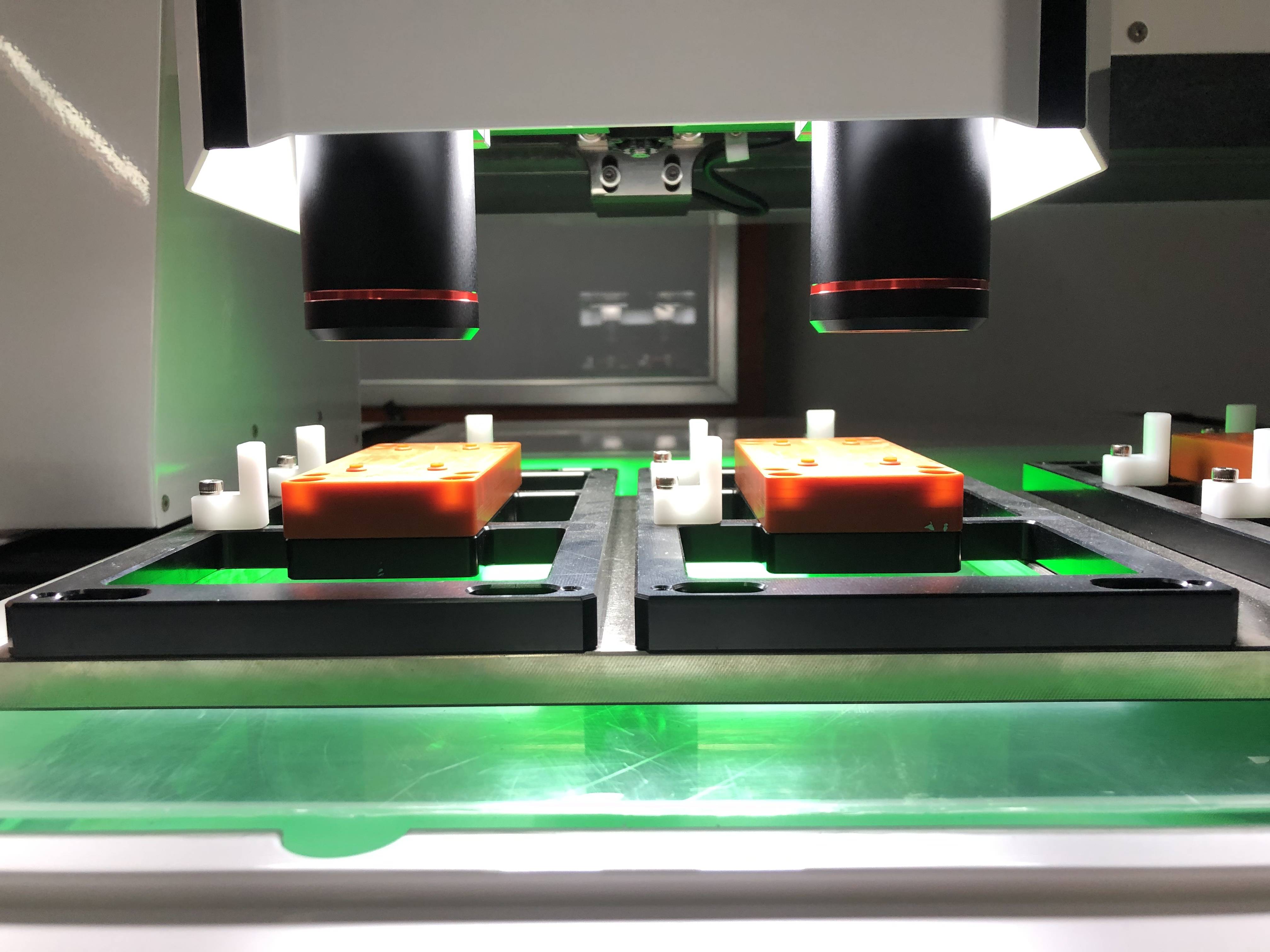 Instrument de mesure d'image optique à grande course