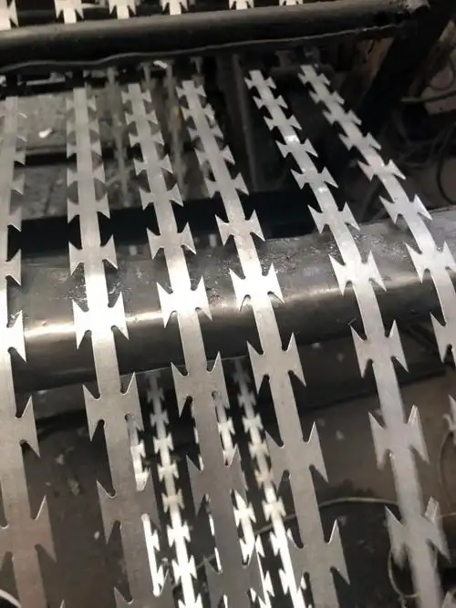 Dây dao cạo xoắn ốc concertina