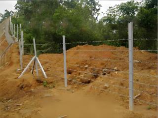 ลวดมีหนามมีดโกนแบบไขว้