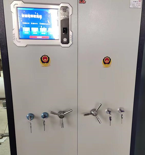 Tủ súng nhà thông minh lồng gắn tường