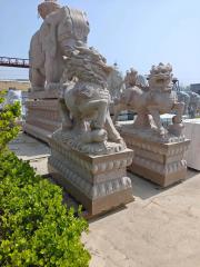 Plateforme de base pour sculpture paysagère en granit