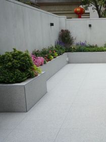 Plateforme de Cour de Villa en Granit