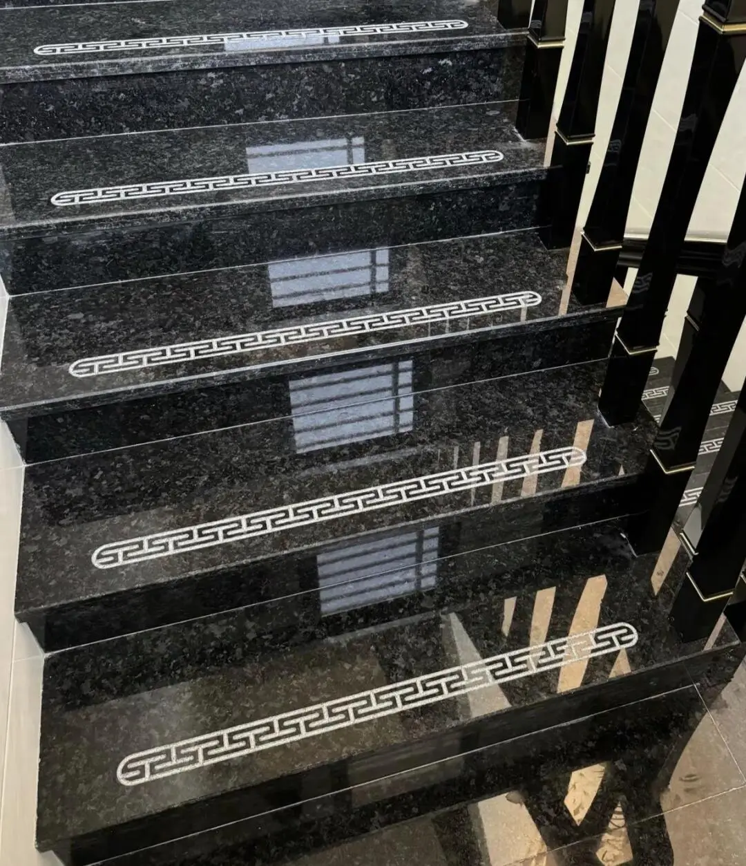 แพลตฟอร์มบันไดสี่เหลี่ยมหินกราไนท์