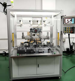 Machine à enrouler les fils des moteurs à coupe <span>creuse</span> de précision